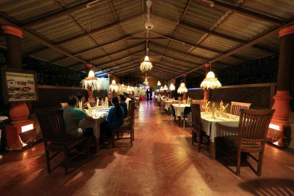 Sundaras Resort Ltd Дамбулла Экстерьер фото